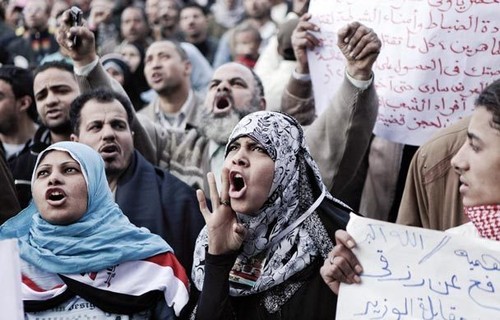 Demonstrations continue in Cairo to ask for a swift end to army rule - ảnh 1